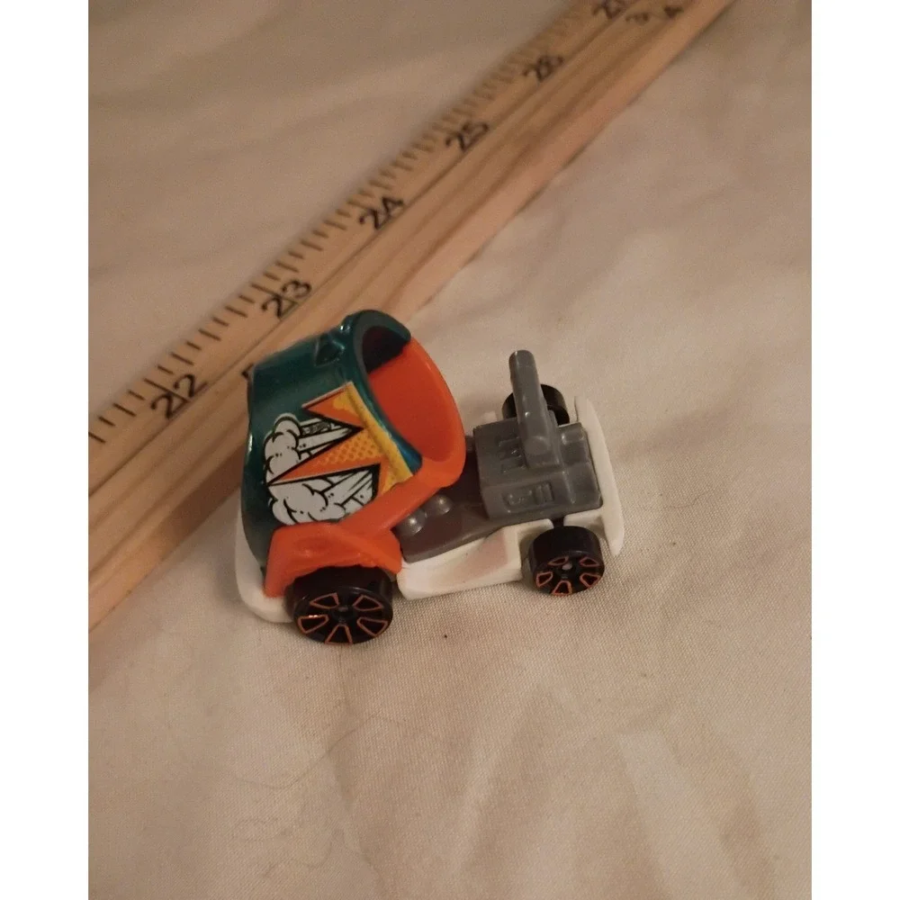 Hot Wheels Zoom In GoPro Hero Session Mount Car Teal Orange White Diecast Toy